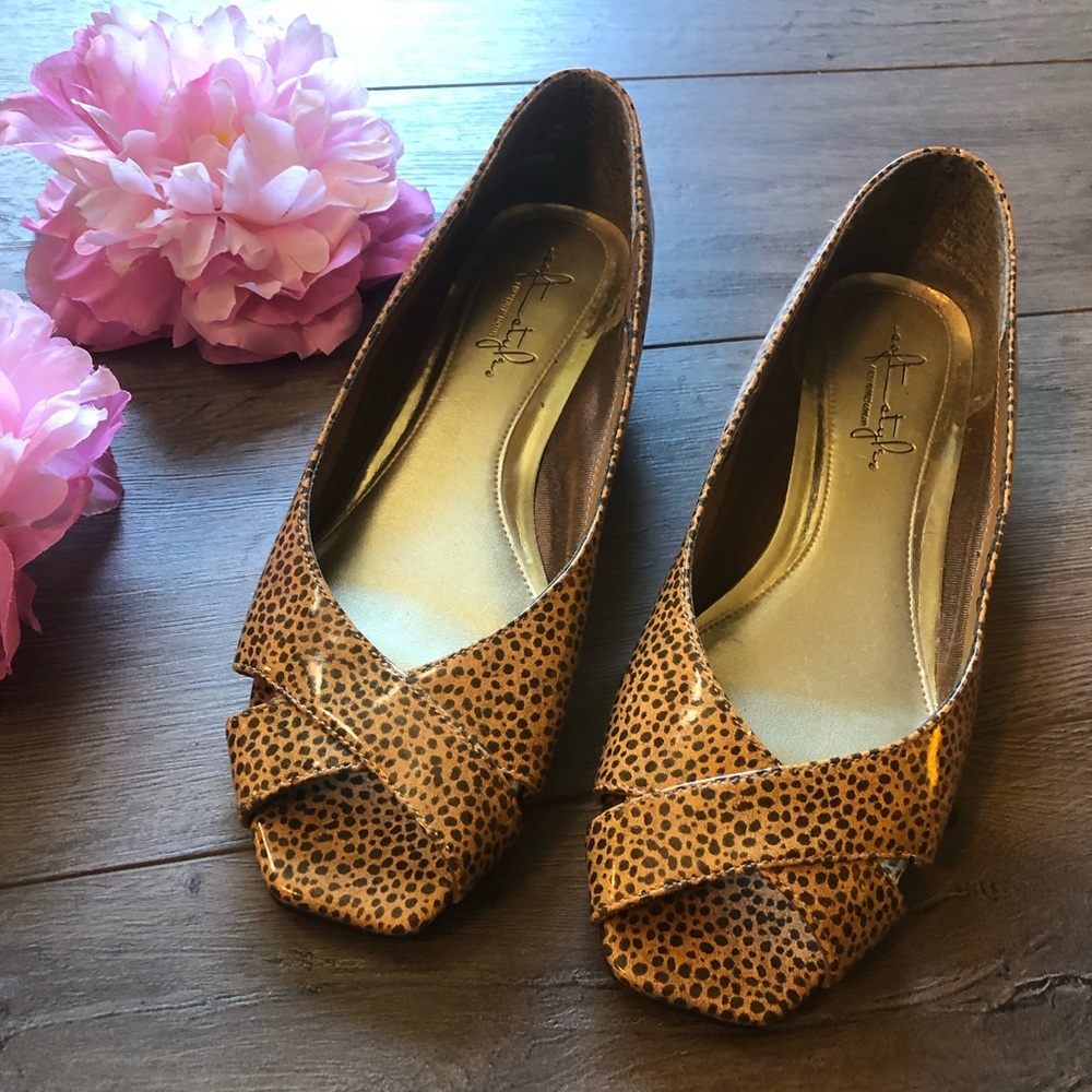 •HUSH PUPPIES• Soft Style • Cheetah Flats low heel